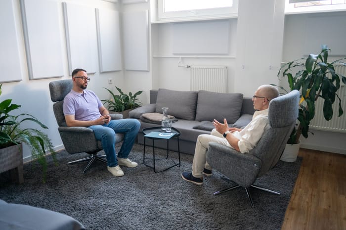 Experte für Hypnose in Hannover, Chaker Cheniti, im Coaching
